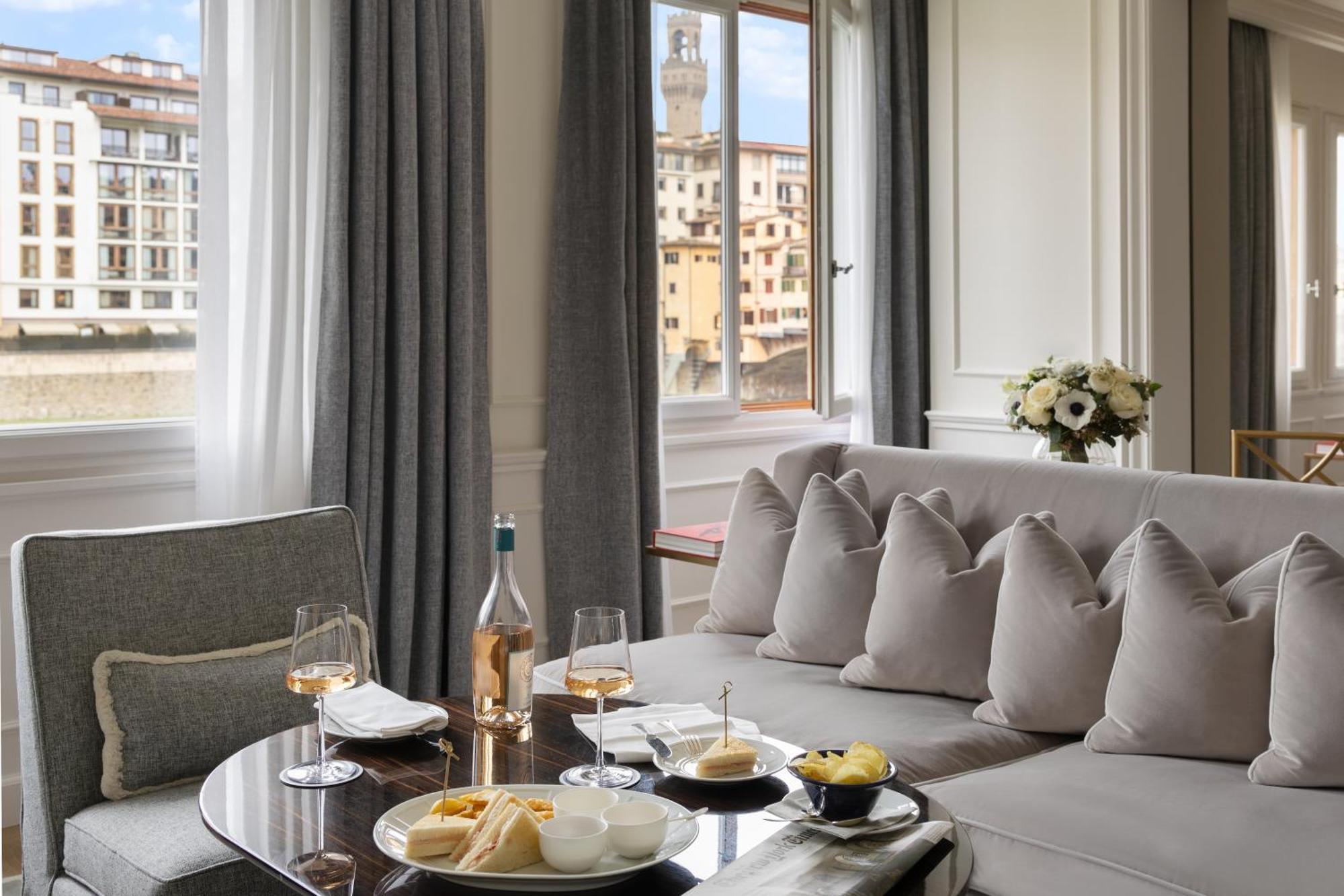 Lungarno Luxury Apartments - By Lungarno Collection Florencia Exterior foto